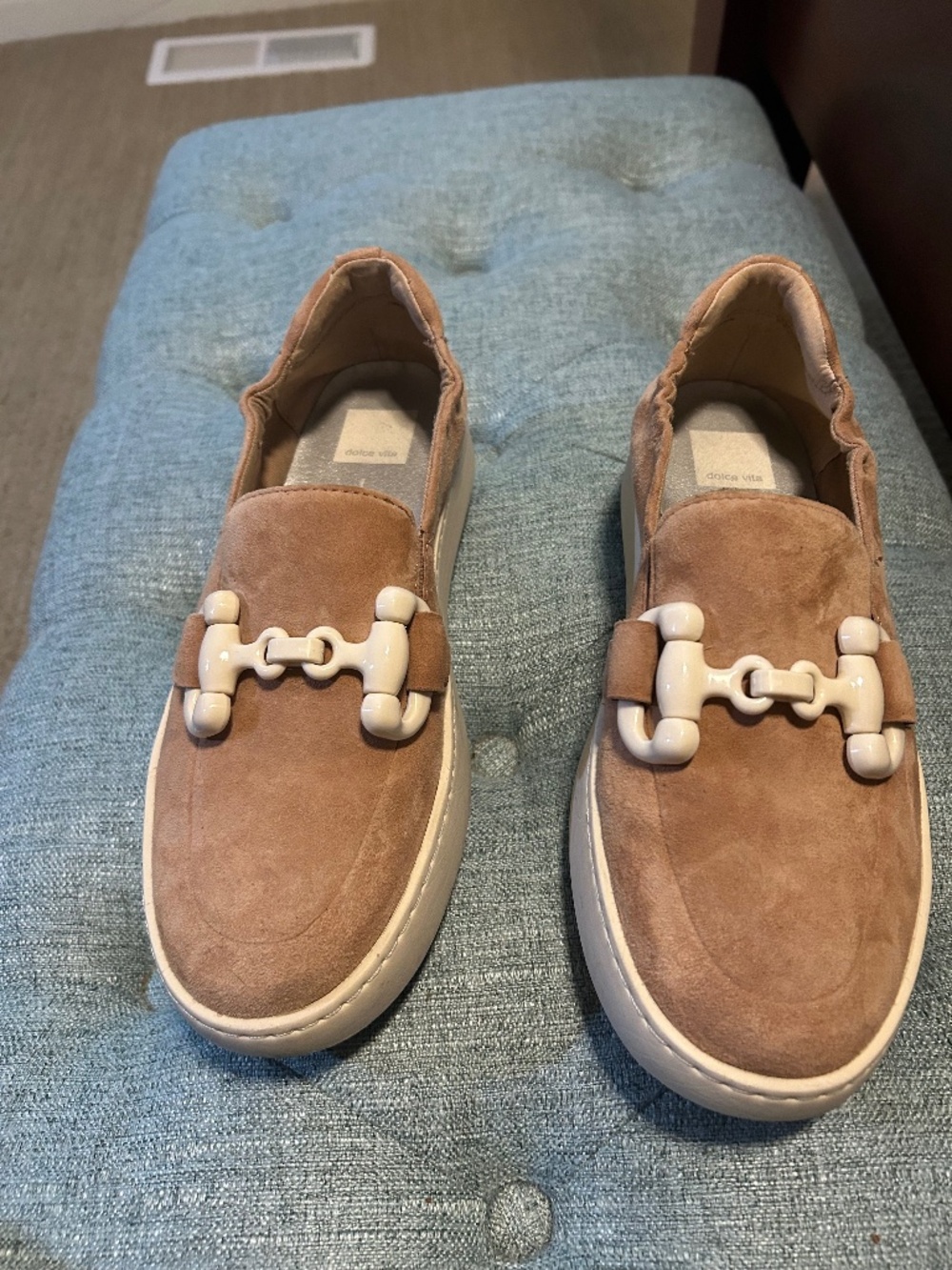 Dolce Vita light brown suede platform loafer with buckle, size 9